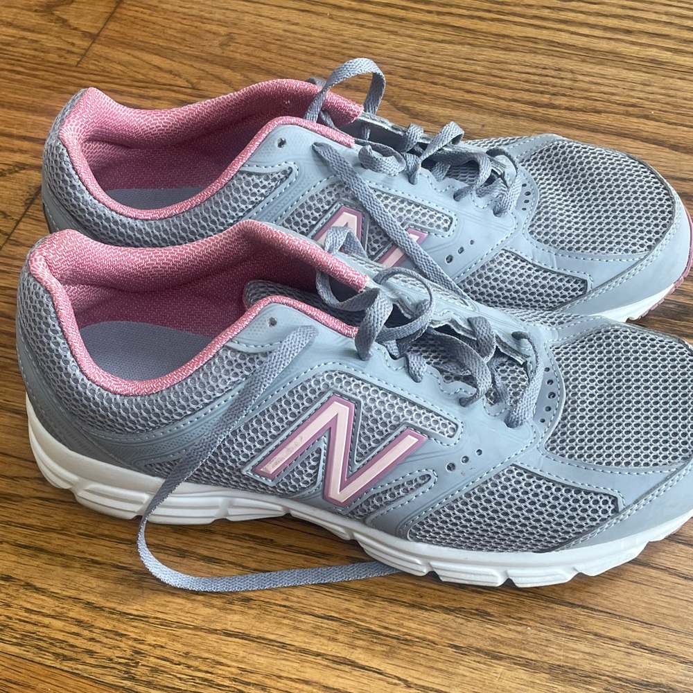 New Balance Women's Sneakers size 10 
460 v2. Like new